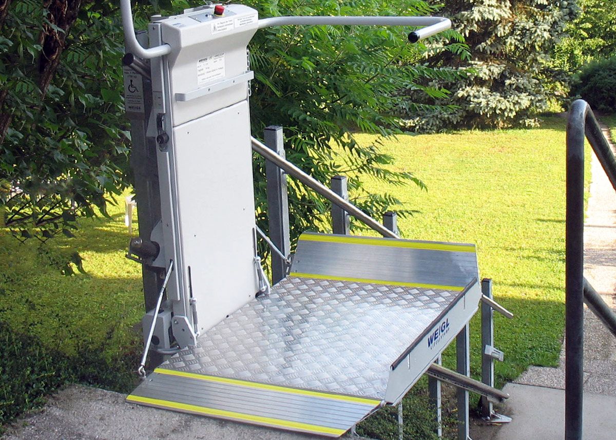 Incline Platform Mobility Lift